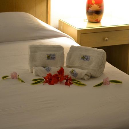Hotel West Plaza Desekel Koror Esterno foto