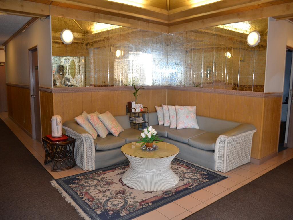 Hotel West Plaza Desekel Koror Esterno foto