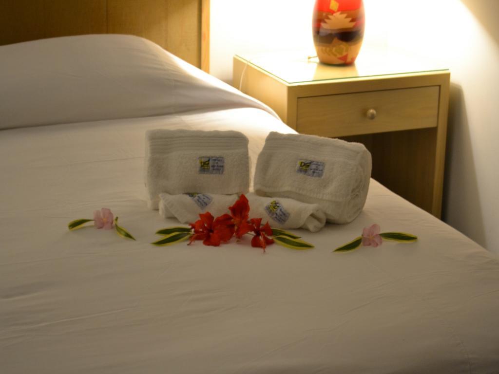 Hotel West Plaza Desekel Koror Esterno foto