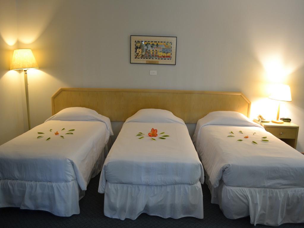 Hotel West Plaza Desekel Koror Esterno foto
