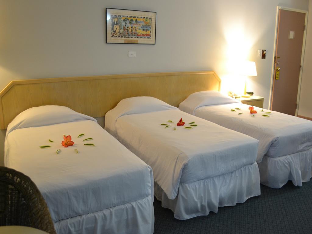 Hotel West Plaza Desekel Koror Esterno foto