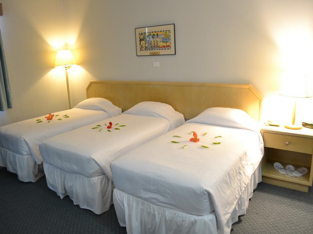 Hotel West Plaza Desekel Koror Esterno foto