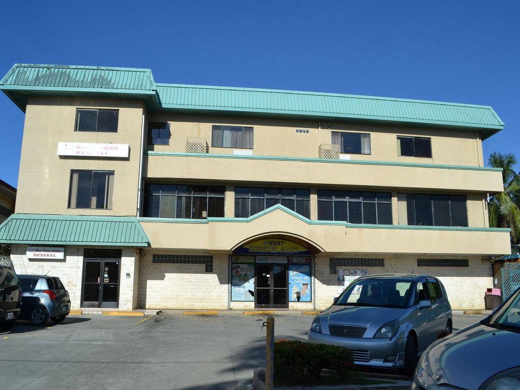 Hotel West Plaza Desekel Koror Esterno foto