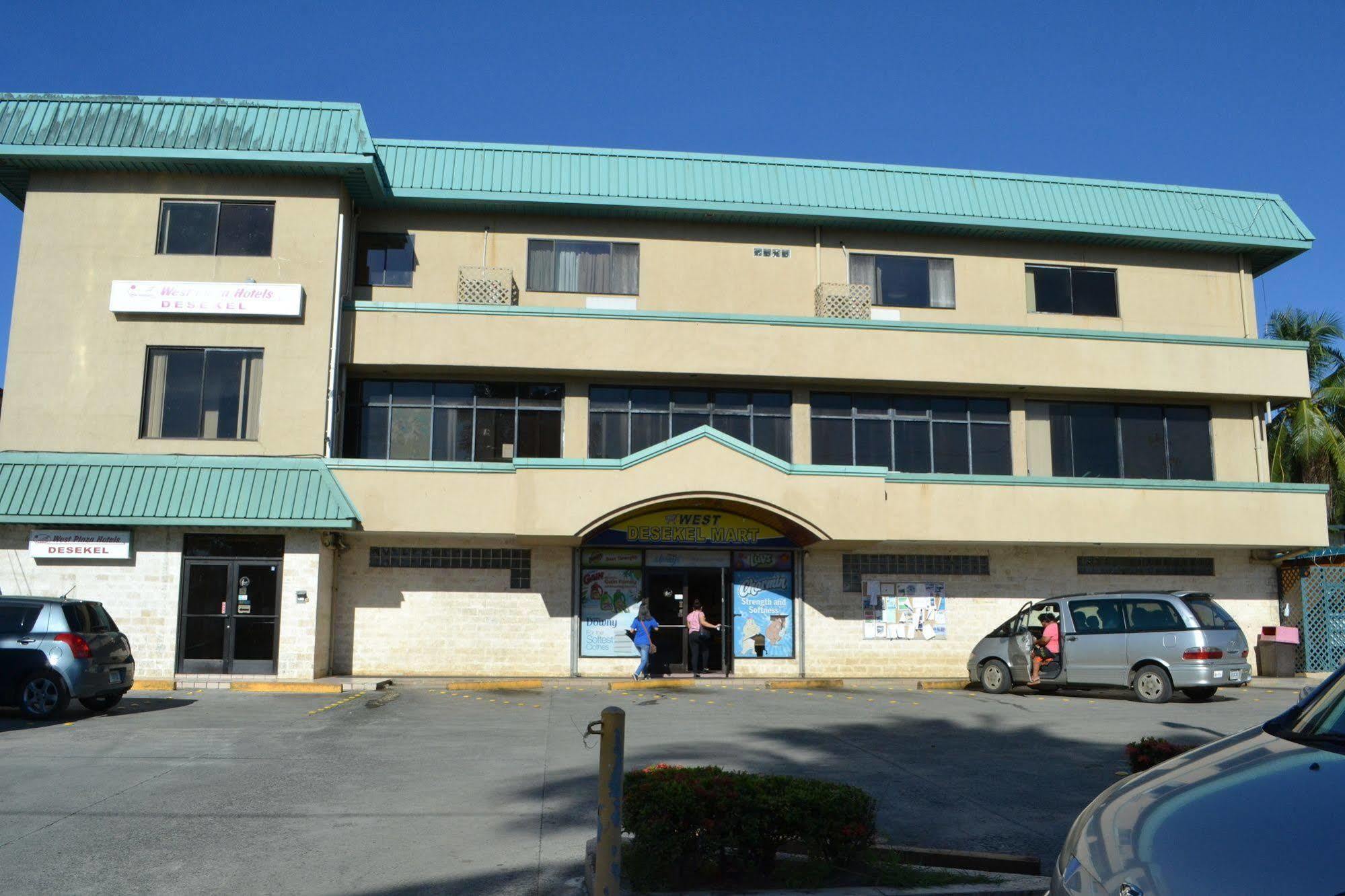Hotel West Plaza Desekel Koror Esterno foto