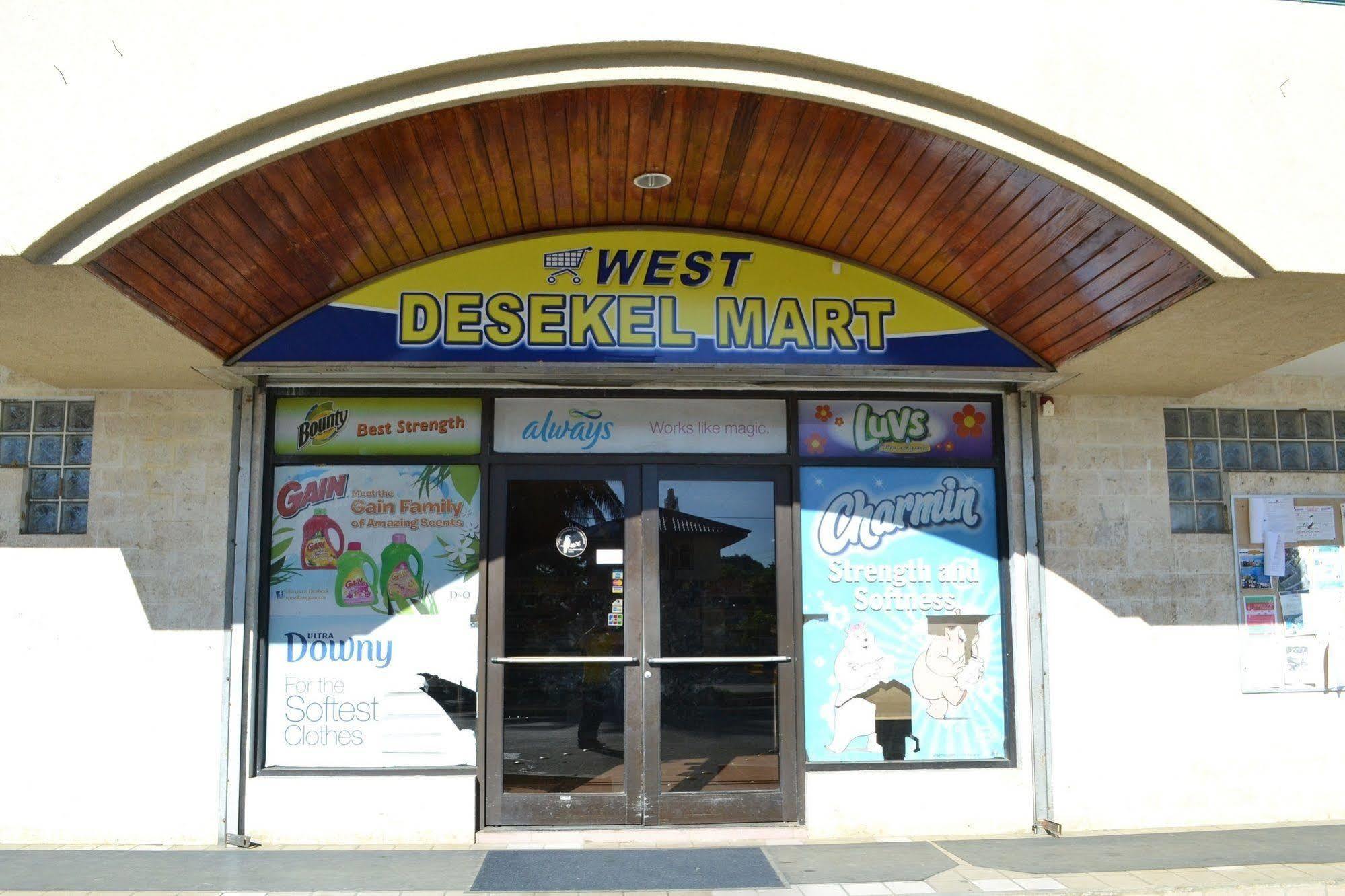 Hotel West Plaza Desekel Koror Esterno foto