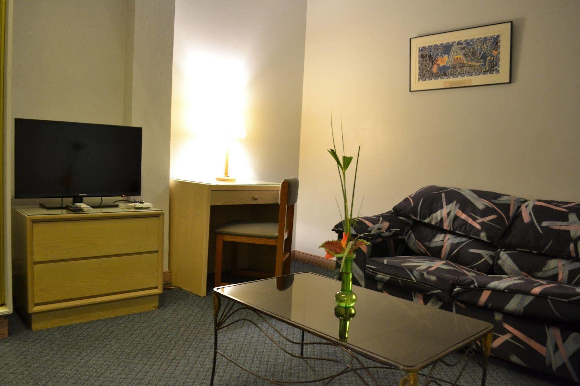 Hotel West Plaza Desekel Koror Esterno foto