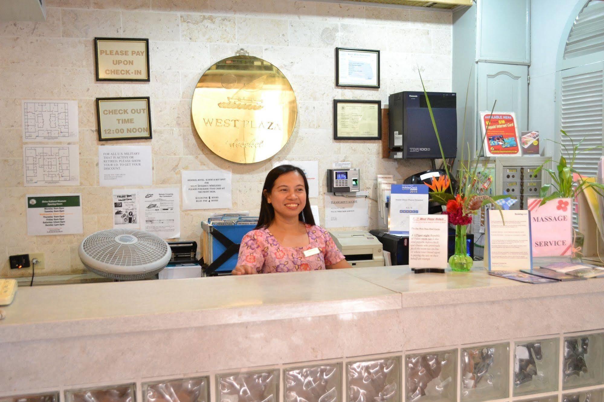 Hotel West Plaza Desekel Koror Esterno foto
