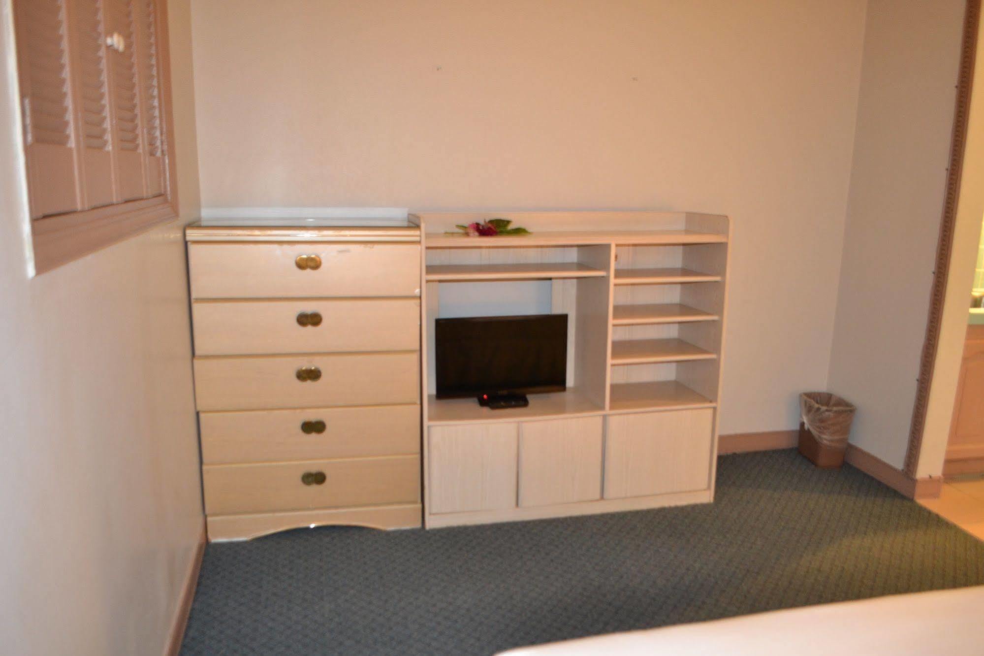 Hotel West Plaza Desekel Koror Esterno foto