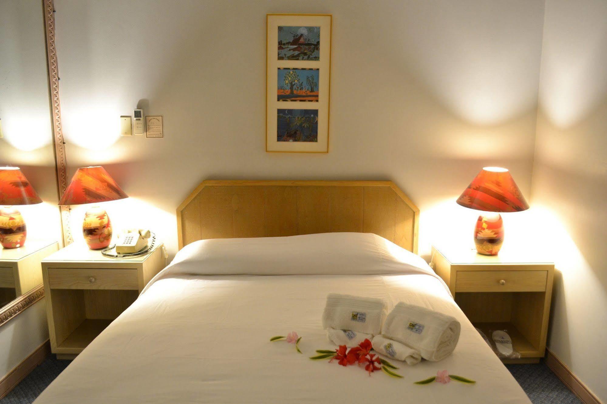 Hotel West Plaza Desekel Koror Esterno foto
