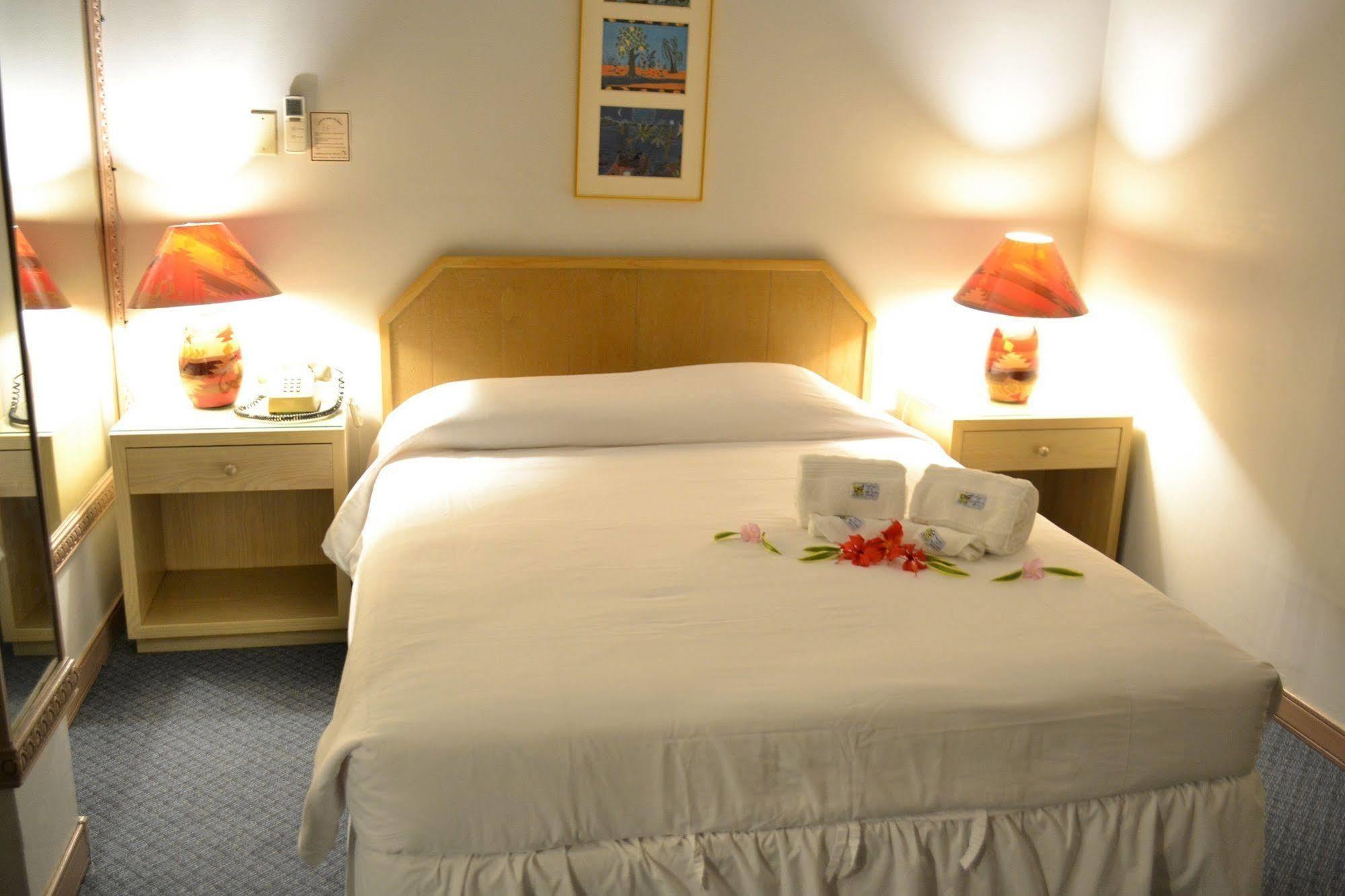 Hotel West Plaza Desekel Koror Esterno foto