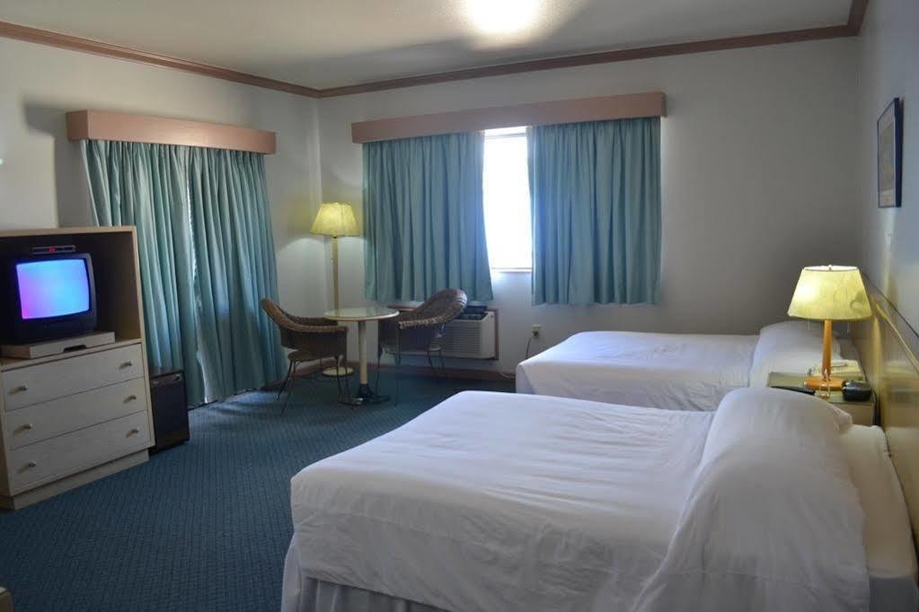 Hotel West Plaza Desekel Koror Esterno foto