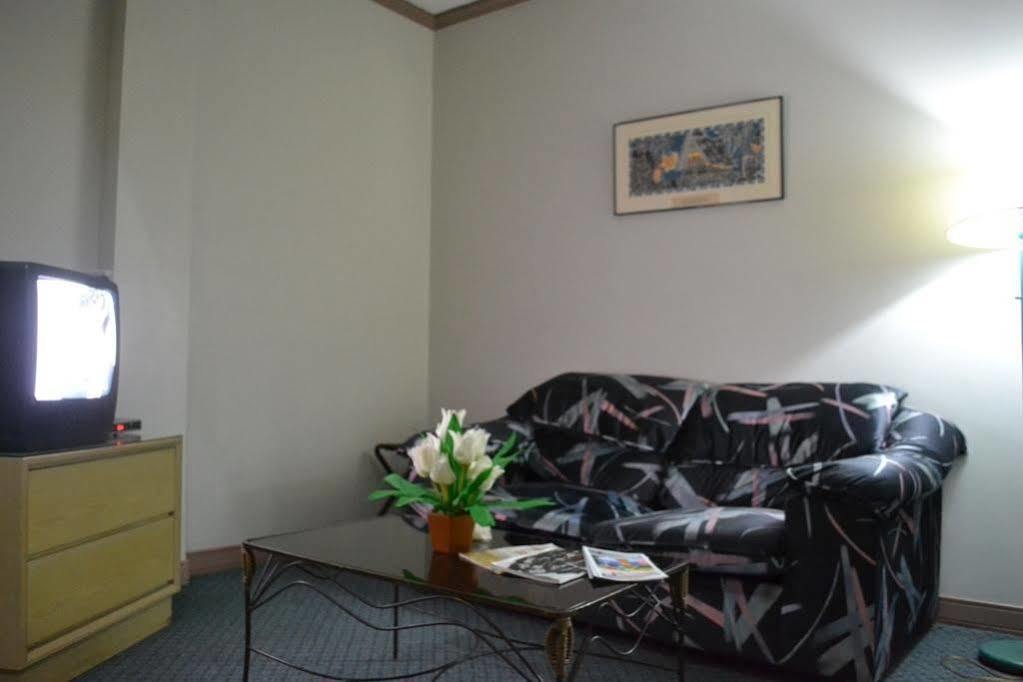 Hotel West Plaza Desekel Koror Esterno foto