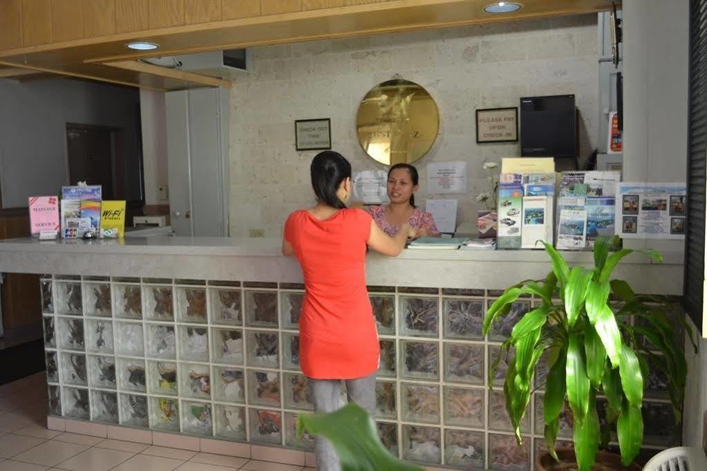 Hotel West Plaza Desekel Koror Esterno foto