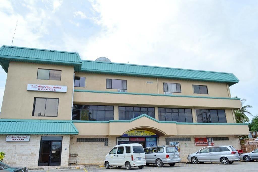 Hotel West Plaza Desekel Koror Esterno foto