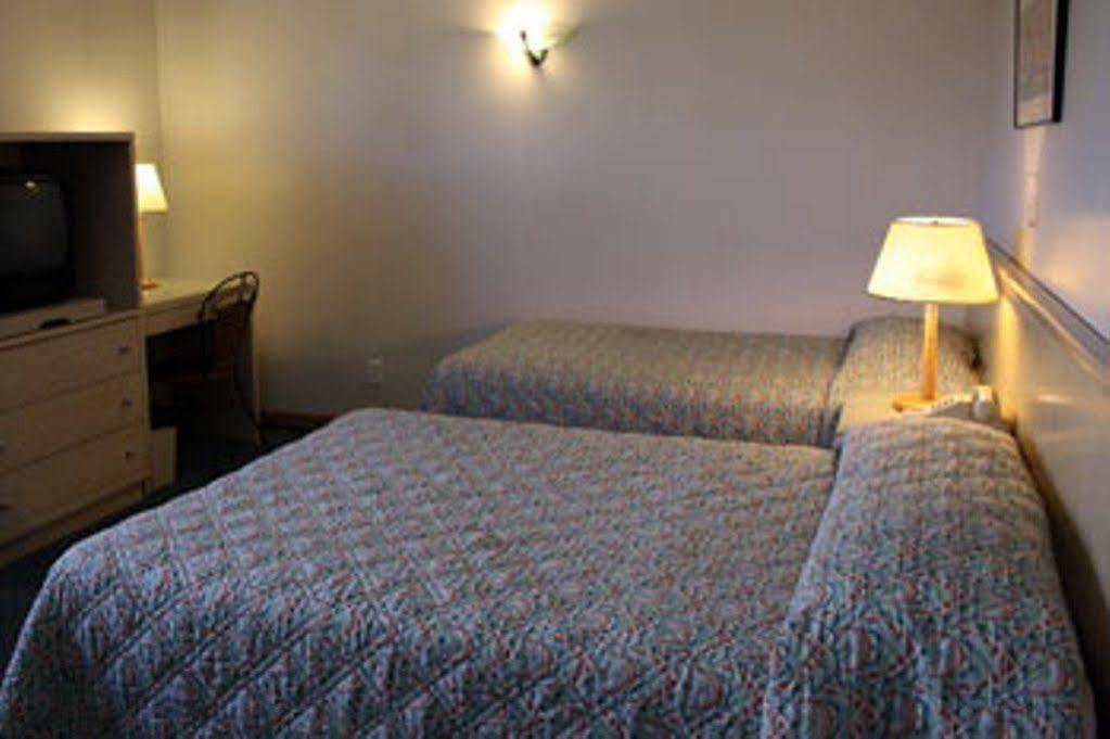 Hotel West Plaza Desekel Koror Esterno foto